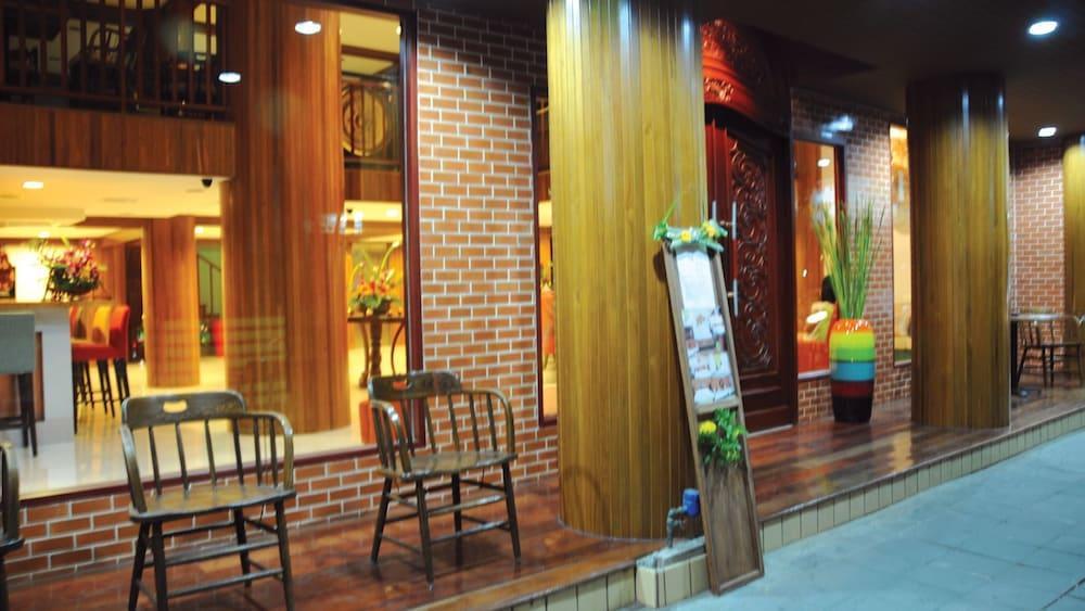 Lullaby Inn Silom Банкок Екстериор снимка