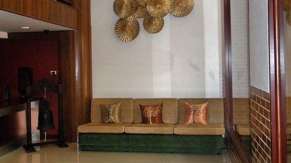 Lullaby Inn Silom Банкок Екстериор снимка