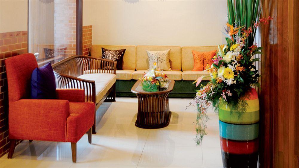 Lullaby Inn Silom Банкок Екстериор снимка