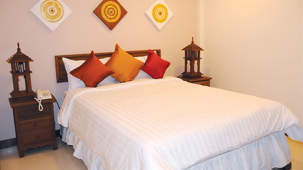 Lullaby Inn Silom Банкок Екстериор снимка