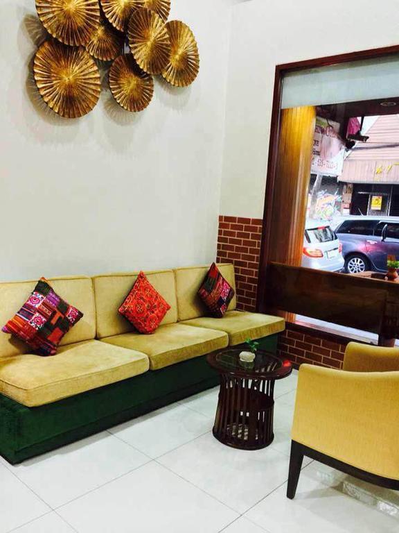Lullaby Inn Silom Банкок Екстериор снимка