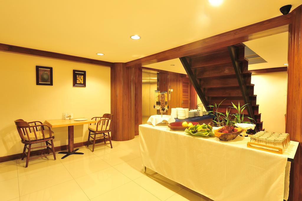 Lullaby Inn Silom Банкок Екстериор снимка