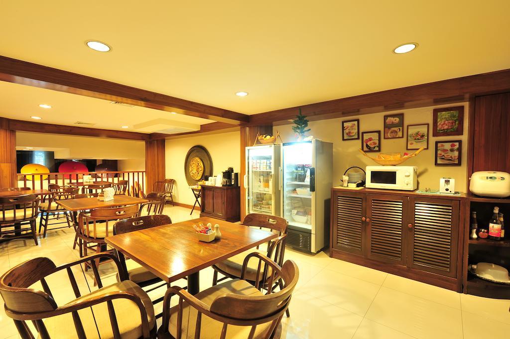 Lullaby Inn Silom Банкок Екстериор снимка