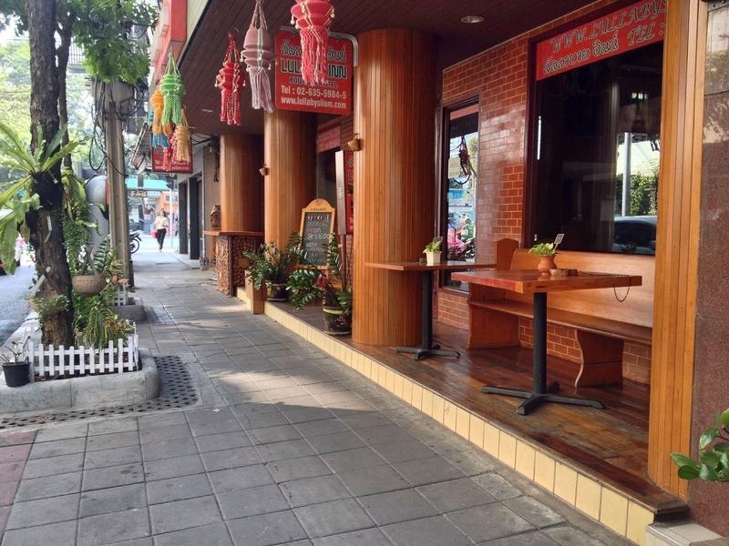 Lullaby Inn Silom Банкок Екстериор снимка
